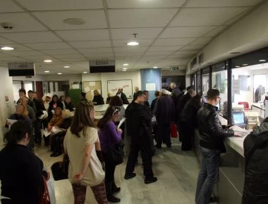 «Ντου» της Εφορίας σε επαγγελματικές εγκαταστάσεις και σπίτια με εντολή Εισαγγελέα